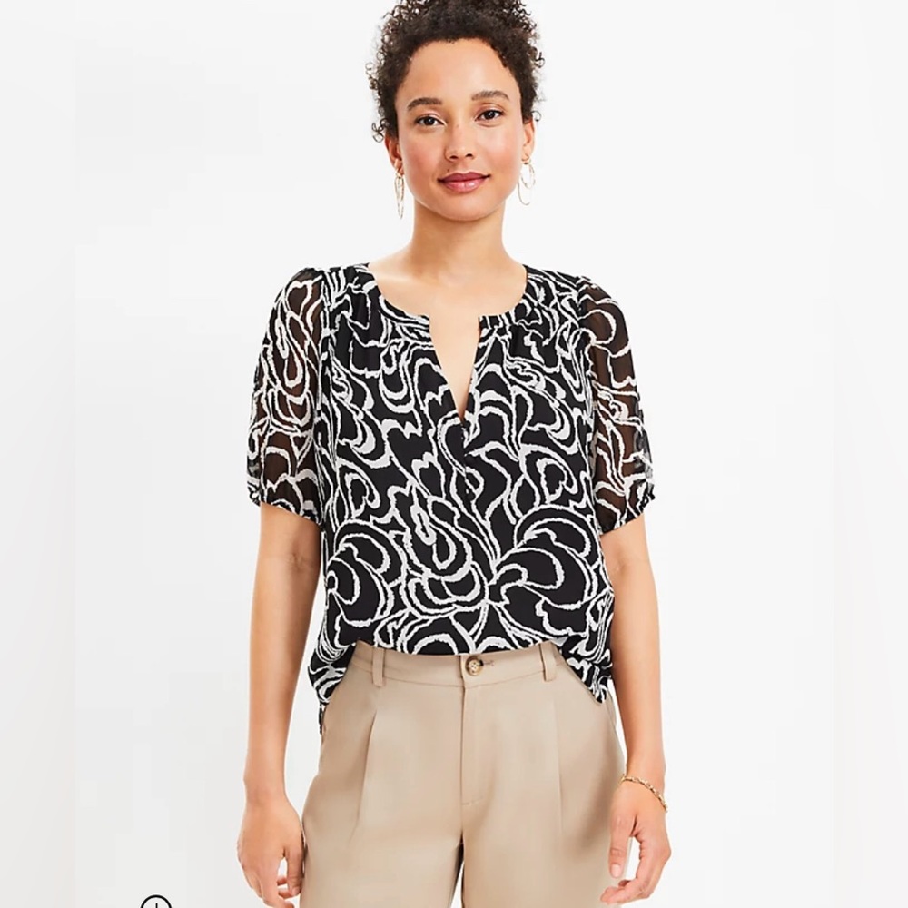 ***SOLD*** LOFT Women’s Bloom Puff Sleeve Henley, Sz S
